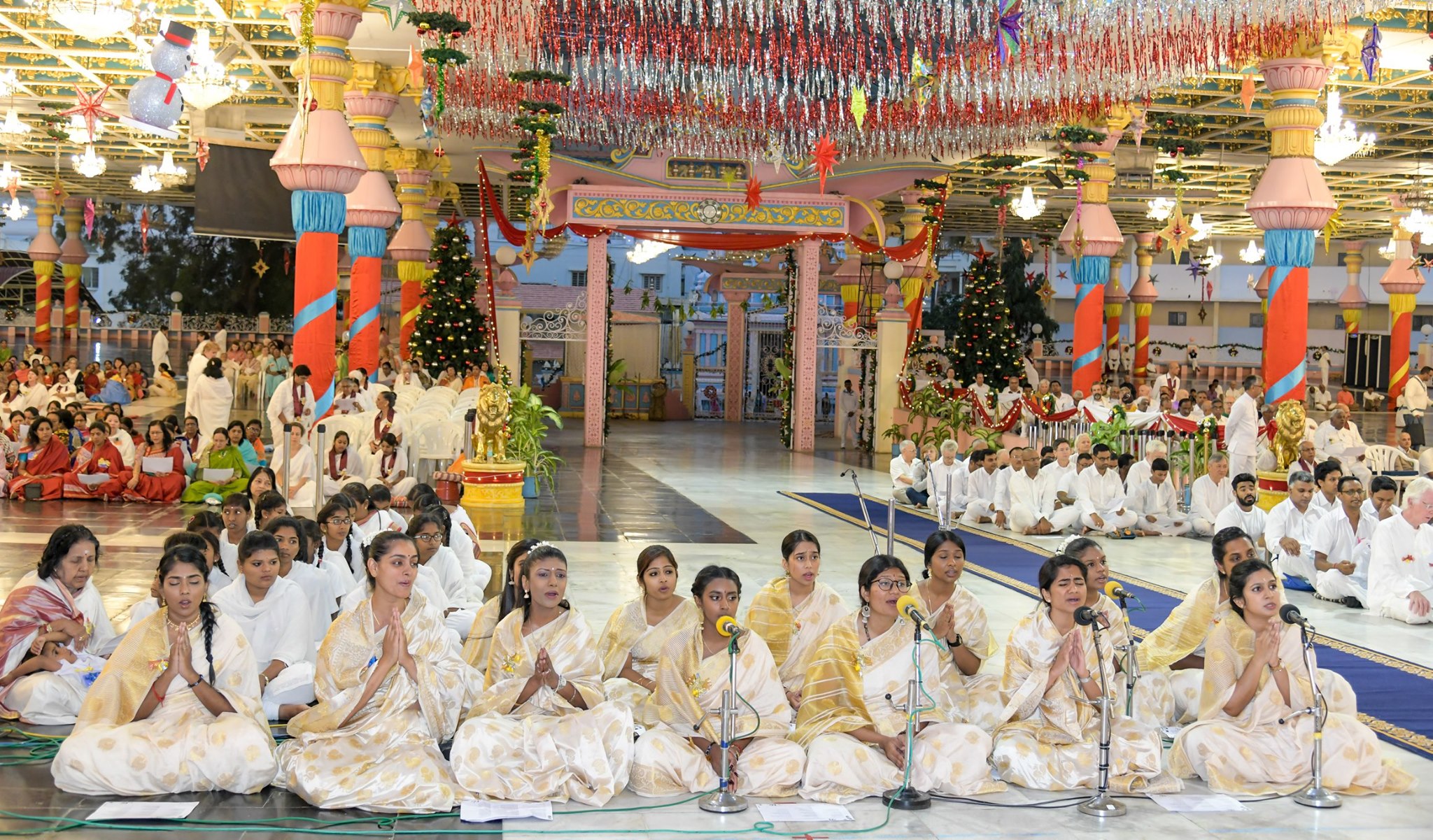 Christmas Celebrations at Prasanthi Nilayam PHOTOSVIDEOSLIVE DARSHAN